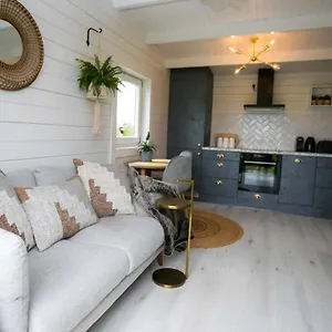 the-paddocks-cabin-stylish-cozy-private.hotel-killarney.com/